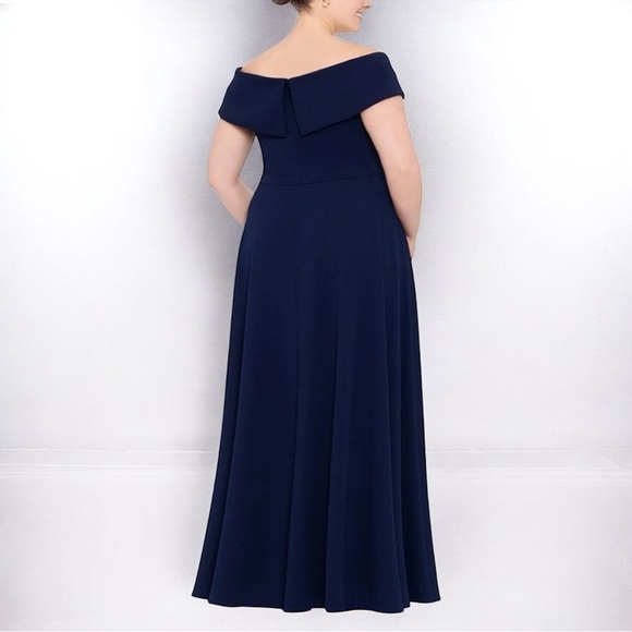🌻NEW w/tags XSCAPE Navy Crepe Sweetheart Neck Evening Dress Gown Size 22W - Picture 5 of 10